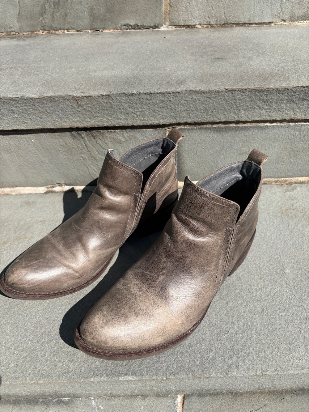 Matisse Stressed  Grey Leather Ankle Booties